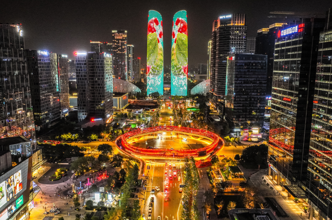 科技点亮跨年夜｜“成都优品”首发策展亮相交子大道，打造触手可及的未来生活街区